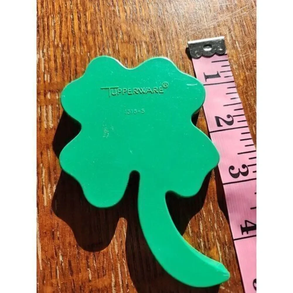 Vintage‎ Tupperware 1316-5 Shamrock 4 Leaf Clover Green Plastic Cookie Cutter